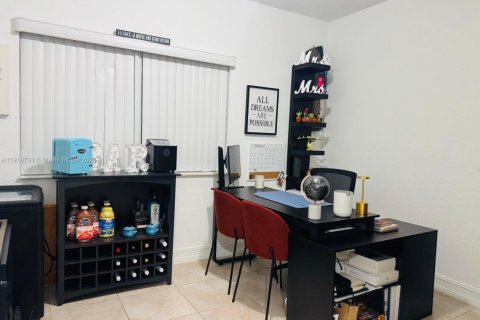 Condominio en alquiler en Miami, Florida, 2 dormitorios, 87.33 m2 № 2016531 - foto 5