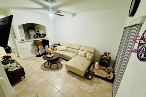 Condominio en alquiler en Miami, Florida, 2 dormitorios, 87.33 m2 № 2016531 - foto 2