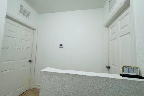 Condominio en alquiler en Miami, Florida, 2 dormitorios, 87.33 m2 № 2016531 - foto 11