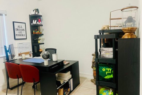 Condominio en alquiler en Miami, Florida, 2 dormitorios, 87.33 m2 № 2016531 - foto 3