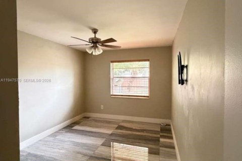 Снять в аренду виллу или дом в Хомстед, Флорида 4 спальни, 164.62м2, № 2004546 - фото 7