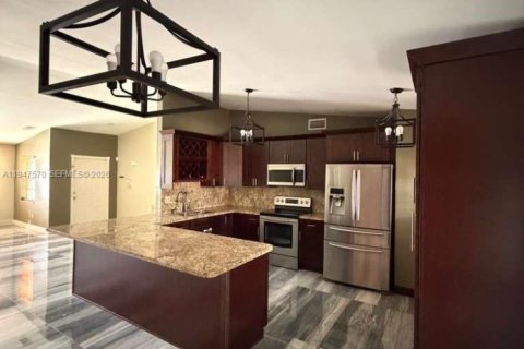 Снять в аренду виллу или дом в Хомстед, Флорида 4 спальни, 164.62м2, № 2004546 - фото 14