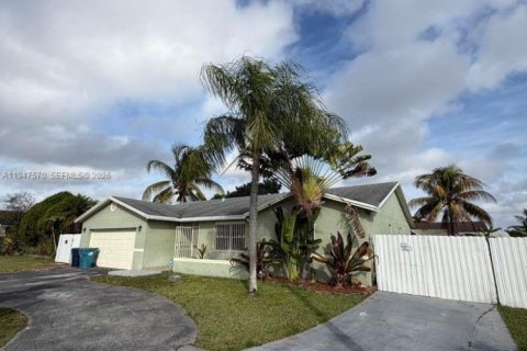 Снять в аренду виллу или дом в Хомстед, Флорида 4 спальни, 164.62м2, № 2004546 - фото 3