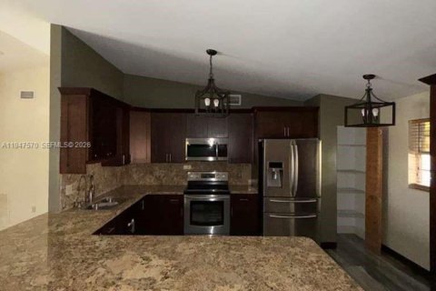 Снять в аренду виллу или дом в Хомстед, Флорида 4 спальни, 164.62м2, № 2004546 - фото 12