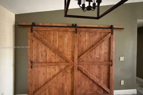 Снять в аренду виллу или дом в Хомстед, Флорида 4 спальни, 164.62м2, № 2004546 - фото 20