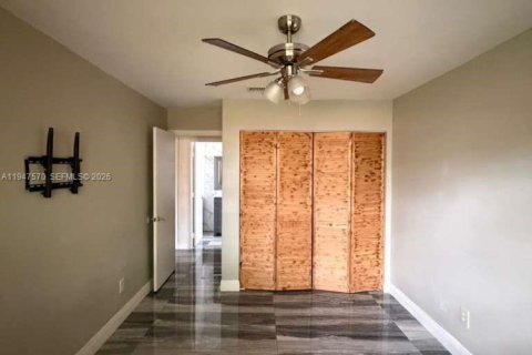 Снять в аренду виллу или дом в Хомстед, Флорида 4 спальни, 164.62м2, № 2004546 - фото 4