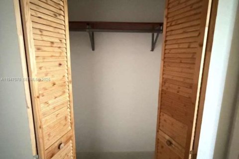 Снять в аренду виллу или дом в Хомстед, Флорида 4 спальни, 164.62м2, № 2004546 - фото 11