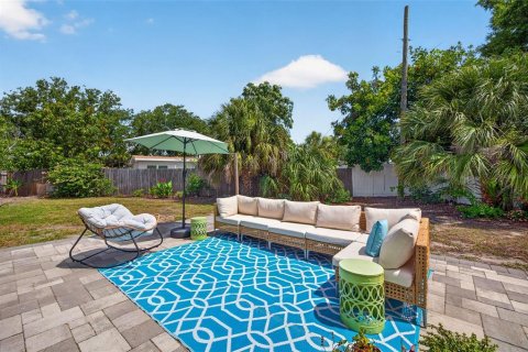 House in Saint Petersburg, Florida 3 bedrooms, 121.24 sq.m. № 2195624 - photo 21
