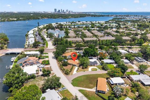 House in Saint Petersburg, Florida 3 bedrooms, 121.24 sq.m. № 2195624 - photo 28