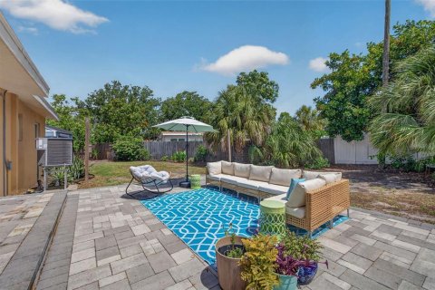 House in Saint Petersburg, Florida 3 bedrooms, 121.24 sq.m. № 2195624 - photo 20
