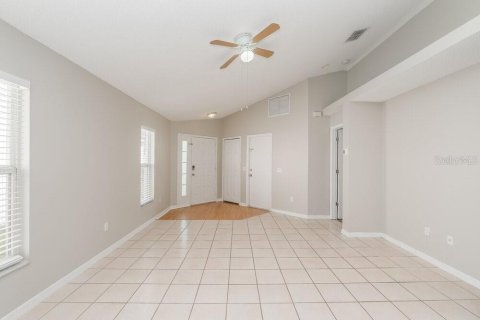 Villa ou maison à louer à Brandon, Floride: 3 chambres, 117.89 m2 № 2427501 - photo 3