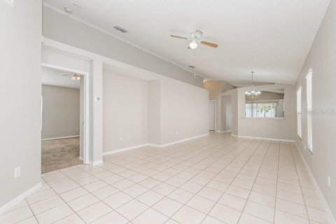 Villa ou maison à louer à Brandon, Floride: 3 chambres, 117.89 m2 № 2427501 - photo 4