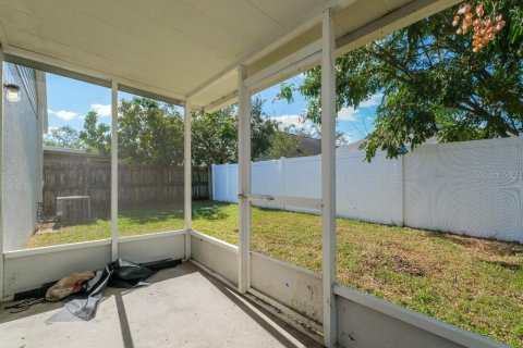Villa ou maison à louer à Brandon, Floride: 3 chambres, 117.89 m2 № 2427501 - photo 9