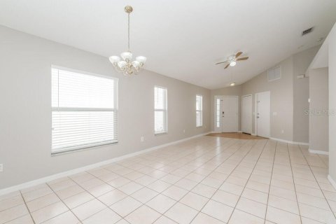 Villa ou maison à louer à Brandon, Floride: 3 chambres, 117.89 m2 № 2427501 - photo 5