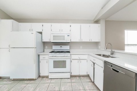 Villa ou maison à louer à Brandon, Floride: 3 chambres, 117.89 m2 № 2427501 - photo 7