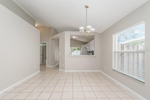 Villa ou maison à louer à Brandon, Floride: 3 chambres, 117.89 m2 № 2427501 - photo 6