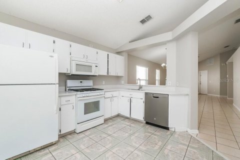 Villa ou maison à louer à Brandon, Floride: 3 chambres, 117.89 m2 № 2427501 - photo 8
