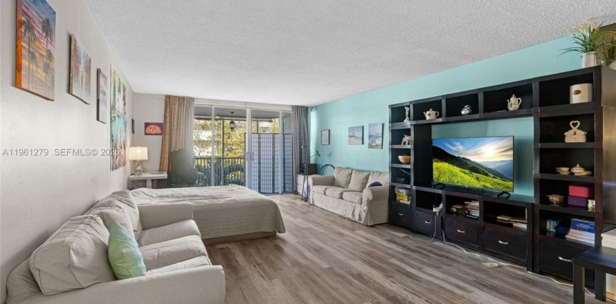 Condominio en Miami, Florida, 2 dormitorios  № 2022142