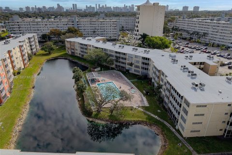 Condominio en venta en Miami, Florida, 2 dormitorios, 155.52 m2 № 2022142 - foto 29