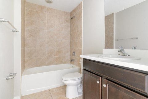 House in Palm Bay, Florida 4 bedrooms, 170.29 sq.m. № 1902445 - photo 15