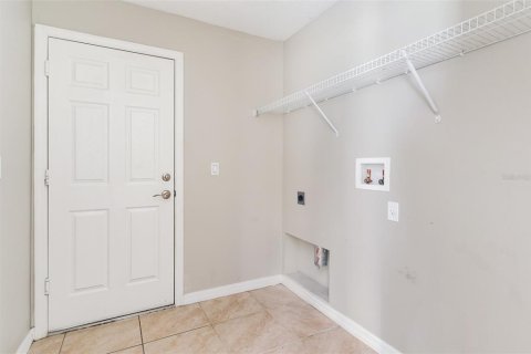 House in Palm Bay, Florida 4 bedrooms, 170.29 sq.m. № 1902445 - photo 13
