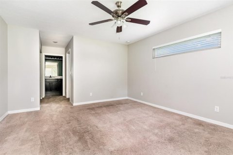 House in Palm Bay, Florida 4 bedrooms, 170.29 sq.m. № 1902445 - photo 8