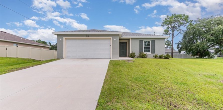 House in Palm Bay, Florida 4 bedrooms, 170.29 sq.m. № 1902445