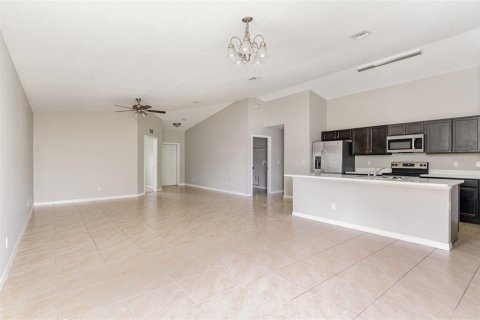House in Palm Bay, Florida 4 bedrooms, 170.29 sq.m. № 1902445 - photo 5