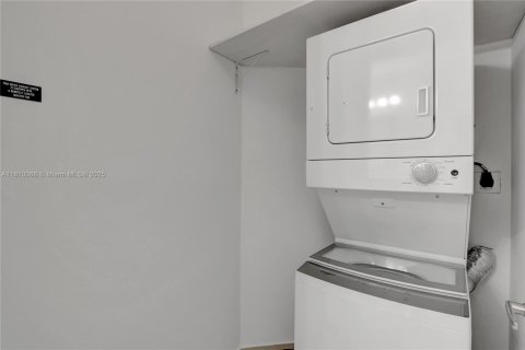 Купить кондоминиум в Майами, Флорида 2 спальни, 96.9м2, № 1867149 - фото 15