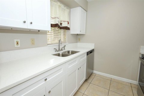 Townhouse in Lake Mary, Florida 2 bedrooms, 86.77 sq.m. № 1879871 - photo 17