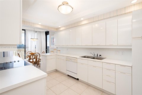 Condo in Aventura, Florida, 2 bedrooms  № 2241916 - photo 7