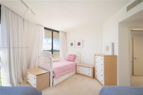 Condo in Aventura, Florida, 2 bedrooms  № 2241916 - photo 16
