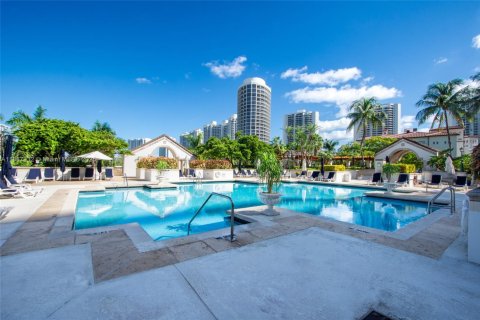 Condo in Aventura, Florida, 2 bedrooms  № 2241916 - photo 24