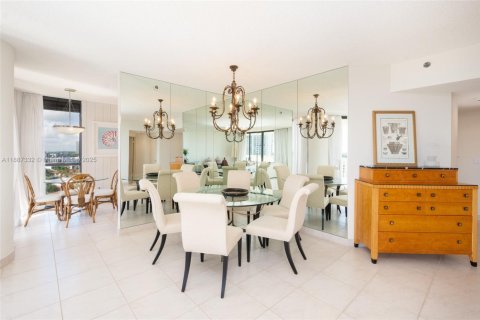 Condo in Aventura, Florida, 2 bedrooms  № 2241916 - photo 4