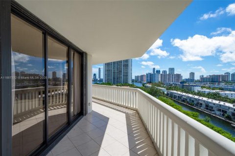 Condo in Aventura, Florida, 2 bedrooms  № 2241916 - photo 19