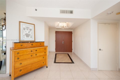 Condo in Aventura, Florida, 2 bedrooms  № 2241916 - photo 5