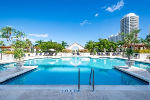 Condo in Aventura, Florida, 2 bedrooms  № 2241916 - photo 25