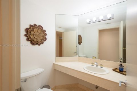 Condo in Aventura, Florida, 2 bedrooms  № 2241916 - photo 6