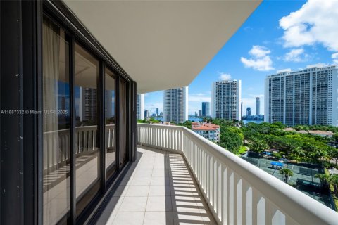 Condo in Aventura, Florida, 2 bedrooms  № 2241916 - photo 20
