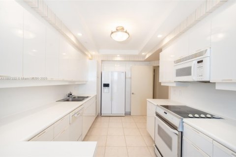 Condo in Aventura, Florida, 2 bedrooms  № 2241916 - photo 8