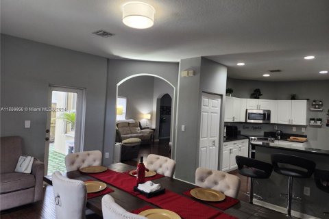 House in Homestead, Florida 4 bedrooms, 217.95 sq.m. № 1715094 - photo 13