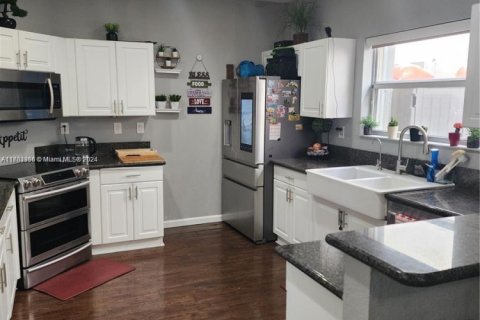 House in Homestead, Florida 4 bedrooms, 217.95 sq.m. № 1715094 - photo 12