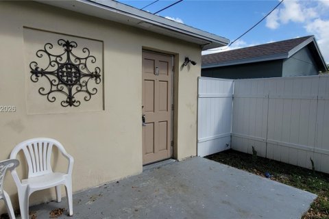 Studio in Dania Beach, Florida № 1998957