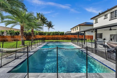 Casa en venta en Miami, Florida, 4 dormitorios, 243.31 m2 № 1867144 - foto 15