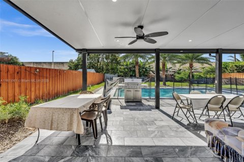 Casa en venta en Miami, Florida, 4 dormitorios, 243.31 m2 № 1867144 - foto 18