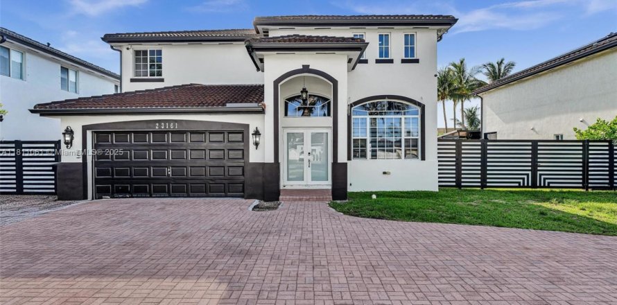 Casa en Miami, Florida 4 dormitorios, 243.31 m2 № 1867144