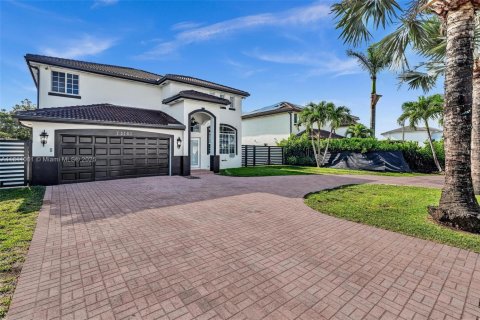Casa en venta en Miami, Florida, 4 dormitorios, 243.31 m2 № 1867144 - foto 3