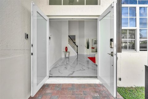 Casa en venta en Miami, Florida, 4 dormitorios, 243.31 m2 № 1867144 - foto 7