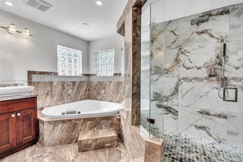 Casa en venta en Miami, Florida, 4 dormitorios, 243.31 m2 № 1867144 - foto 28