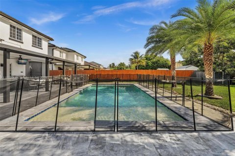 Casa en venta en Miami, Florida, 4 dormitorios, 243.31 m2 № 1867144 - foto 14